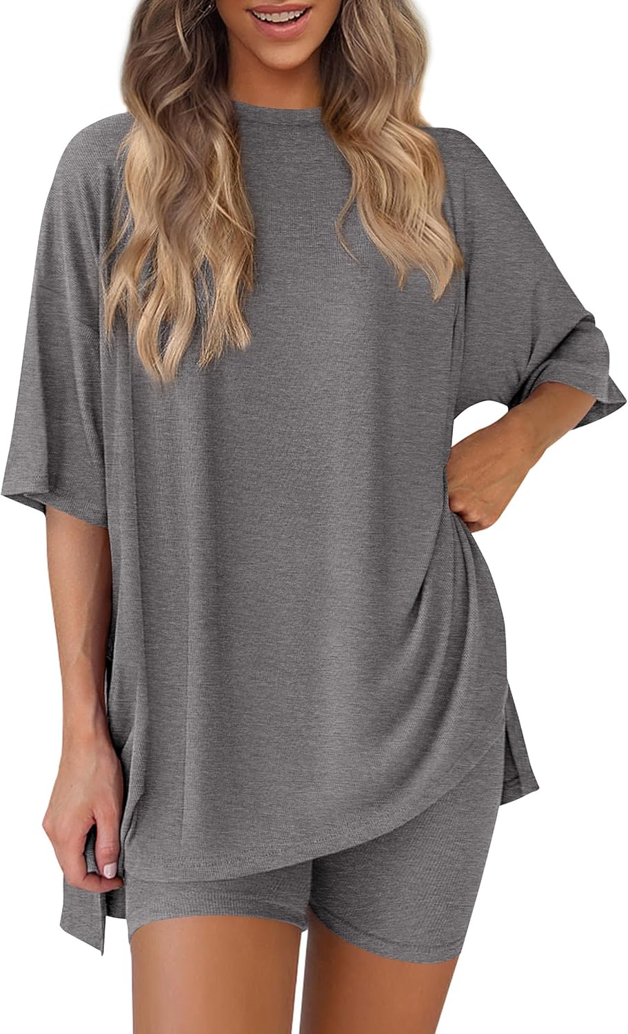 Stylish Women's Two-Piece Lounge Set - Oversized Summer Shirt & Biker Shorts for Effortless Travel Comfort